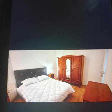 Pavillon En Entier Agreable Couple, *