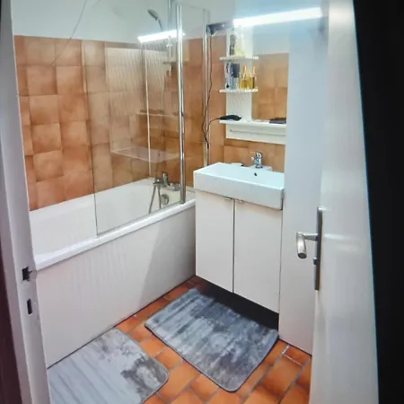 Pavillon En Entier Agreable Couple, * Antony